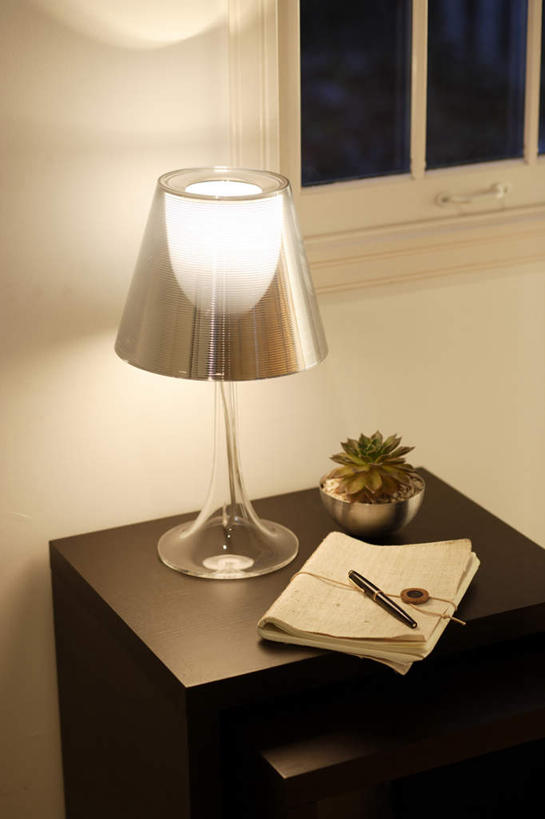 无人,家,竖图,俯视,室内,特写,白天,爱情,植物,别墅,窗户,家具,台灯,卧室,装修,桌面,桌子,建筑,静物,书籍,照明,欧式,一本,阴影,装饰,光线,笔,盆栽,影子,办公桌,房屋,墙,屋子,公寓,灯光,宝石花,办公用品,盆景,豪华,建设,现代,装潢,洋房,楼房,玻璃窗,墙壁,墙面,住宅,灯,文具,绿色,自然,学习用品,灯具,室内装潢,生长,成长,文具用品,样板房,明亮,照亮,一支,一盆,石莲花,舒适,家居装潢,照明设备,房屋设计,地中海风格,古典风格,简约风格,室内设计,宽敞,样板房装潢,勤劳,设计,书,图书,彩图,高角度拍摄,房子,睡房,卧房