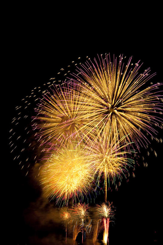 无人,竖图,彩色,室外,特写,夜晚,正面,爆炸,湖,湖泊,水,烟火,日本,亚洲,许多,黑色背景,光线,光泽,湖面,水流,水面,烟雾,光芒,辉煌,美丽,照射,扩散,黄色,红色,紫色,白色,焰火,湖水,灿烂,闪耀,闪烁,壮丽,礼花,照耀,五彩缤纷,光辉,东亚,烂漫,本州,本州岛,日本国,中部地方,山梨,山梨县,花炮,礼花炮,绚烂,毫光,闪动,闪灼,灿艳,绮丽,绚丽,烟花,彩图