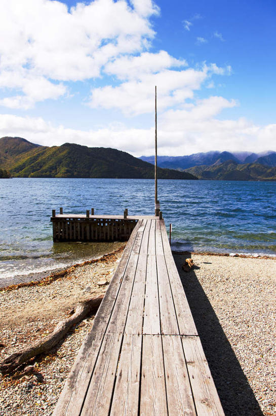 无人,码头,竖图,俯视,室外,白天,旅游,度假,湖,湖泊,美景,沙滩,山,山脉,水,港口,日本,亚洲,一根,阴影,波纹,光线,木板,沙子,影子,柱子,河岸,河滩,湖面,景观,山峰,水流,水面,云,云朵,桥,木桥,涟漪,沙地,山峦,云彩,娱乐,栈桥,蓝色,白云,蓝天,水纹,天空,阳光,自然,波浪,湖水,群山,天,享受,休闲,景色,放松,晴朗,人行桥,木板桥,自然风光,东亚,本州,关东地方,本州岛,日本国,栃木,栃木县,水晕,晴空,彩图,高角度拍摄,摆渡口,埠头,渡口,渡头,港湾,海港,货运码头,口岸,商港