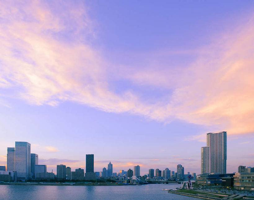 无人,高楼大厦,横图,俯视,航拍,室外,白天,度假,草地,草坪,海浪,海洋,美景,日落,太阳,植物,城市风光,城市,大厦,建筑,摩天大楼,东京,日本,亚洲,阴影,波纹,光线,影子,景观,浪花,晚霞,霞光,云,云朵,建筑群,涟漪,江东区,云彩,娱乐,建设,草,蓝色,绿色,白云,蓝天,水纹,天空,阳光,海水,黄昏,波浪,天,享受,休闲,景色,彩霞,放松,晴朗,鸟瞰,海景,东亚,本州,关东地方,本州岛,日本国,东京都,水晕,大海,风浪,海,海水的波动,近岸浪,涌浪,晴空,夕阳,彩图,高角度拍摄,大楼,高层建筑,高楼,摩天楼