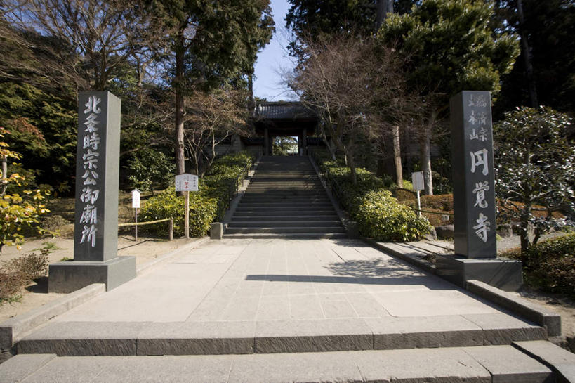 无人,寺庙,横图,室外,白天,正面,旅游,度假,植物,楼梯,标志建筑,地标,建筑,神奈川,日本,亚洲,一排,阴影,节日,整齐,光线,日文,标志,文字,影子,柱子,字符,阶梯,建筑群,神奈川县,燃烧,文化,娱乐,标识,建设,台阶,树,树木,排列,绿色,阳光,自然,香火,庙宇,祈祷,享受,休闲,健康,放松,许愿,宗教,佛教,信仰,生长,成长,纪念,祈求,队列,东亚,镰仓,本州,关东地方,本州岛,日本国,日语,円觉寺,圆觉寺,平安,彩图,庙,寺