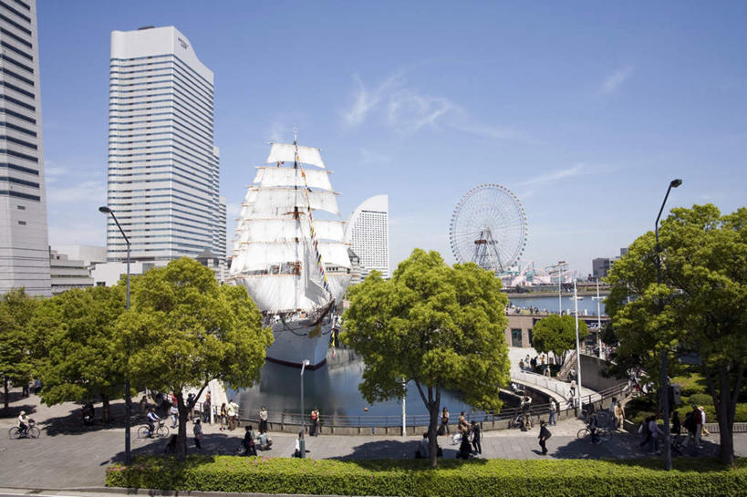 帆船,无人,高楼大厦,横图,室外,白天,正面,度假,海浪,海洋,美景,植物,城市风光,城市,大厦,建筑,摩天大楼,船,神奈川,日本,亚洲,一排,阴影,波纹,整齐,光线,影子,景观,浪花,云,云朵,建筑群,摩天轮,涟漪,横滨,横滨市,神奈川县,云彩,娱乐,建设,树,树木,排列,一个,蓝色,绿色,白云,蓝天,水纹,天空,阳光,自然,海水,交通工具,波浪,天,享受,休闲,景色,放松,生长,晴朗,单个,成长,队列,载具,海景,东亚,本州,首府,费里斯大转轮,关东地方,本州岛,日本国,水晕,大海,风浪,海,海水的波动,近岸浪,涌浪,晴空,彩图,大楼,高层建筑,高楼,摩天楼