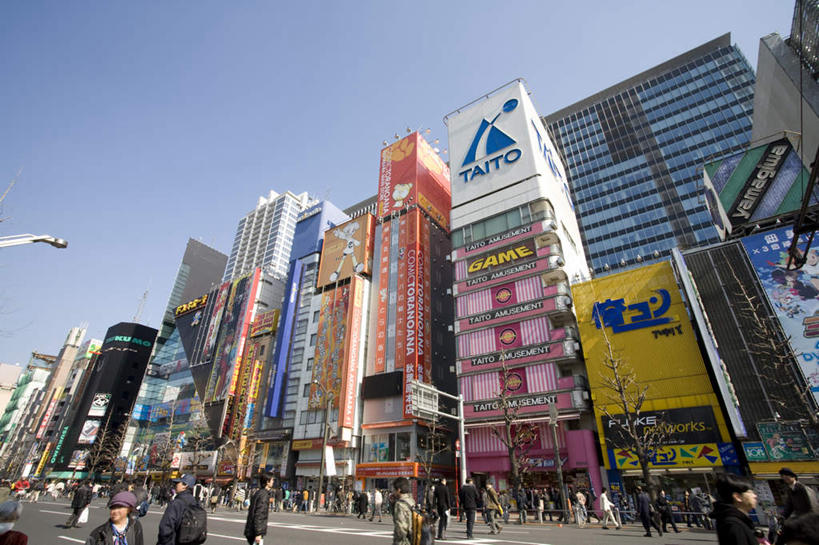 无人,高楼大厦,商店,横图,室外,白天,仰视,购物,度假,消费,美景,城市风光,超市,城市,大厦,道路,建筑,路,路灯,摩天大楼,公路,照明,东京,日本,亚洲,许多,日文,标志,挂牌,文字,字符,景观,建筑群,灯光,交通,娱乐,标识,建设,海报,灯,黄色,红色,蓝色,白色,蓝天,天空,天,享受,休闲,橙色,景色,放松,金融,百货,千代田区,晴朗,照亮,照明设备,秋叶原,选购,贸易,百货公司,东亚,本州,万里无云,关东地方,本州岛,日本国,东京都,日语,血拼,晴空,晴空万里,马路,彩图,低角度拍摄,大楼,高层建筑,高楼,购物商场,购物中心,摩天楼,商业中心