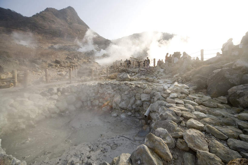 无人,栏杆,横图,俯视,室外,白天,旅游,度假,火山,石头,美景,植物,神奈川,日本,亚洲,许多,阴影,光线,木制,石子,影子,栅栏,景观,篱笆,烟雾,围栏,神奈川县,娱乐,护栏,树,树木,蓝色,绿色,蓝天,天空,阳光,自然,木制品,天,享受,休闲,景色,放松,生长,晴朗,成长,自然风光,东亚,本州,万里无云,关东地方,本州岛,日本国,活火山,石块,死火山,休眠火山,岩石,晴空,晴空万里,彩图,高角度拍摄
