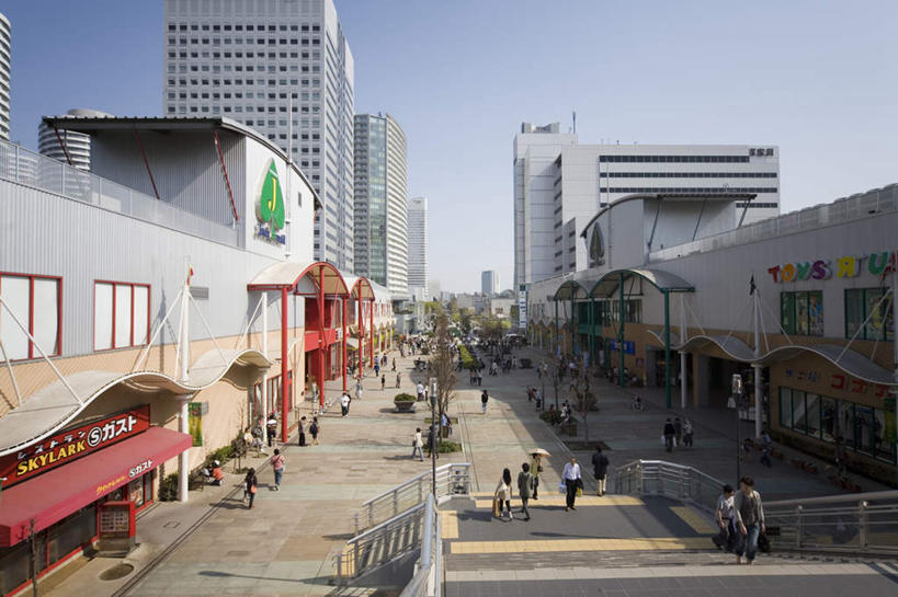 东方人,高楼大厦,商店,走,横图,俯视,室外,白天,购物,度假,消费,美景,城市风光,超市,城市,大厦,道路,建筑,路,摩天大楼,公路,神奈川,日本,亚洲,许多,阴影,光线,影子,景观,建筑群,交通,神奈川县,许多人,黄种人,娱乐,建设,蓝色,蓝天,天空,阳光,天,一群人,享受,休闲,景色,放松,金融,百货,晴朗,选购,贸易,百货公司,东亚,本州,万里无云,关东地方,本州岛,日本国,血拼,男人,男性,年轻男性,年轻女性,女人,女性,亚洲人,晴空,晴空万里,马路,步行,散步,走路,彩图,高角度拍摄,全身,大楼,高层建筑,高楼,购物商场,购物中心,摩天楼,商业中心