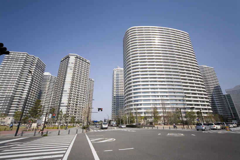 无人,高楼大厦,横图,室外,白天,仰视,度假,美景,植物,城市风光,城市,大厦,道路,建筑,路,摩天大楼,公路,汽车,神奈川,日本,亚洲,许多,阴影,光线,影子,景观,建筑群,交通,神奈川县,娱乐,建设,车,树,树木,蓝色,绿色,蓝天,天空,阳光,自然,交通工具,轿车,天,享受,休闲,景色,放松,生长,晴朗,成长,载具,东亚,本州,万里无云,关东地方,本州岛,日本国,晴空,晴空万里,马路,彩图,低角度拍摄,大楼,高层建筑,高楼,摩天楼