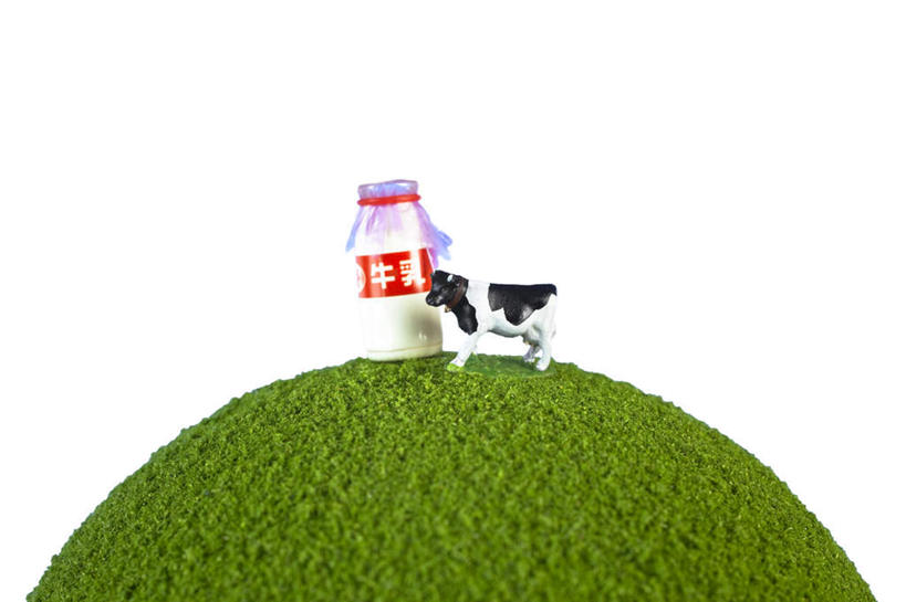 牛奶,无人,横图,插画,室内,特写,白天,白色背景,正面,数码,科技,牛,阴影,环保,网络,标志,文字,字符,饮品,高光,几何,计算机图形,营养,合成,图画,标识,画,饮料,一个,一只,红色,绿色,白色,黑色,动物,球体,汉字,家畜,牲畜,能源,单个,回收,电脑合成图,数码合成图,资源,一瓶,乳制品,奶,中文,漫画,利用,低碳,循环,写实,具体,具象,安神,国文,华文,持续,奶牛,彩图
