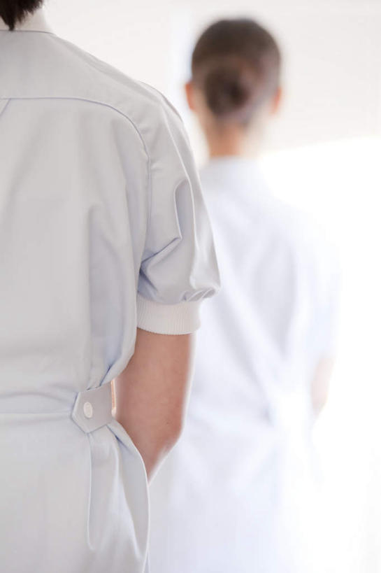 东方人,两个人,同事,护士,医院,站,竖图,室内,白天,白色背景,工作服,制服,成功,合作,团队,集体,信心,亚洲,朦胧,模糊,黄种人,队伍,背面,白色,黑色,站着,摄影,影棚,领导,白衣天使,成就,合伙,领袖,医疗机构,工作制服,年轻女性,女人,女性,亚洲人,长发,站立,半身,彩图,影棚拍摄,工作套服,拍摄,病院,诊所