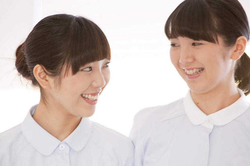 东方人,脸,头,脸颊,两个人,同事,护士,医院,站,笑,微笑,露齿笑,横图,室内,特写,白天,白色背景,正面,工作服,制服,成功,合作,团队,集体,信心,亚洲,注视,黄种人,队伍,肩膀,相视,白色,黑色,观察,看,站着,面对面,摄影,影棚,观看,对视,察看,领导,白衣天使,成就,关注,相对,合伙,领袖,医疗机构,相看,工作制服,年轻女性,女人,女性,亚洲人,头部,长发,脸部,脸蛋,面部,站立,半身,彩图,影棚拍摄,工作套服,拍摄,病院,诊所