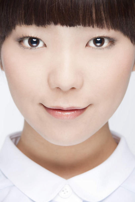 东方人,脸,头,脸颊,一个人,护士,站,笑,微笑,竖图,室内,特写,白天,白色背景,正面,工作服,制服,亚洲,仅一个年轻女性,仅一个女性,仅一个人,墙,注视,黄种人,墙壁,墙面,白色,黑色,观察,看,站着,摄影,影棚,观看,察看,白衣天使,关注,工作制服,年轻女性,女人,女性,亚洲人,头部,长发,脸部,脸蛋,面部,站立,半身,彩图,影棚拍摄,工作套服,拍摄