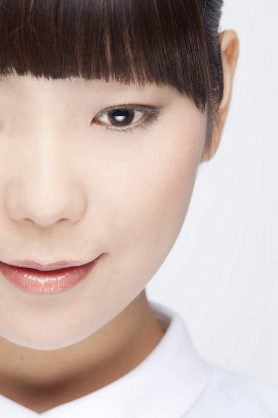 东方人,脸,头,脸颊,一个人,护士,站,笑,微笑,竖图,室内,特写,白天,白色背景,正面,工作服,制服,亚洲,仅一个年轻女性,仅一个女性,仅一个人,墙,注视,黄种人,墙壁,墙面,白色,黑色,观察,看,站着,摄影,影棚,观看,察看,白衣天使,关注,工作制服,年轻女性,女人,女性,亚洲人,头部,长发,脸部,脸蛋,面部,站立,半身,彩图,影棚拍摄,工作套服,拍摄