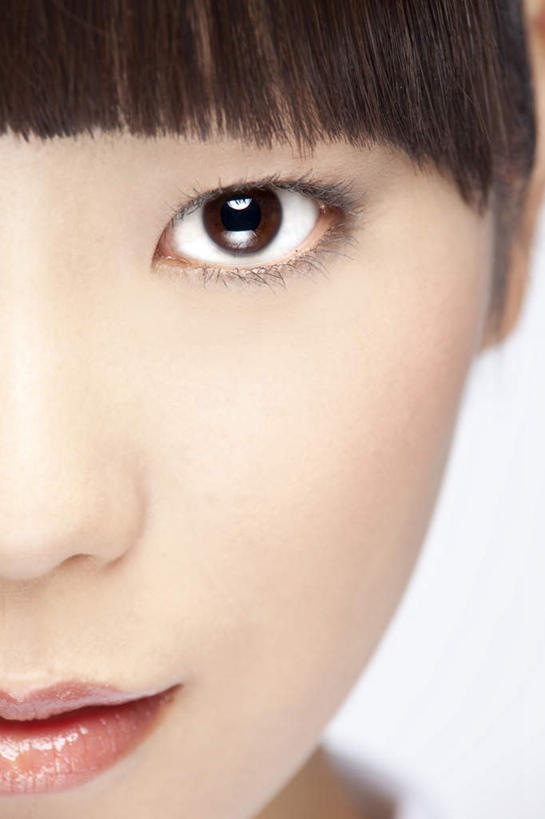 东方人,脸,头,脸颊,一个人,护士,站,笑,微笑,竖图,室内,特写,白天,白色背景,正面,工作服,制服,亚洲,仅一个年轻女性,仅一个女性,仅一个人,墙,注视,黄种人,墙壁,墙面,白色,黑色,观察,看,站着,摄影,影棚,观看,察看,白衣天使,关注,工作制服,年轻女性,女人,女性,亚洲人,头部,长发,脸部,脸蛋,面部,站立,半身,彩图,影棚拍摄,工作套服,拍摄