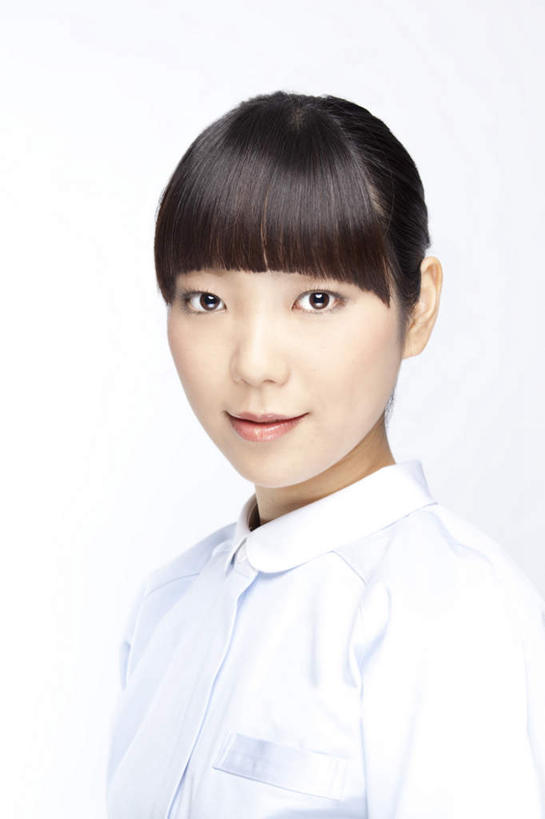 东方人,脸,头,脸颊,一个人,护士,站,笑,微笑,竖图,室内,特写,白天,白色背景,正面,工作服,制服,亚洲,仅一个年轻女性,仅一个女性,仅一个人,墙,注视,黄种人,墙壁,墙面,白色,黑色,观察,看,站着,摄影,影棚,观看,察看,白衣天使,关注,工作制服,年轻女性,女人,女性,亚洲人,头部,长发,脸部,脸蛋,面部,站立,半身,彩图,影棚拍摄,工作套服,拍摄