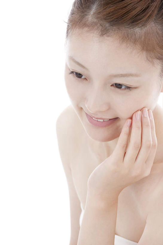 东方人,脸,头,脸颊,一个人,站,笑,摸,微笑,竖图,室内,特写,白天,白色背景,正面,化妆,美容,亚洲,仅一个年轻女性,仅一个女性,仅一个人,抚摸,护肤,美白,注视,黄种人,黑色,观察,看,清洁,站着,保养,享受,休闲,放松,去角质,保健,摄影,影棚,观看,保湿,察看,滋润,关注,去死皮,舒缓,养颜,去污,控油,紧肤,嫩肤,祛痘,去痘,祛角质,抗衰,再生,增白,补水,祛斑,抗皱,防皱,除皱,去皱,年轻女性,女人,女性,亚洲人,头部,长发,脸部,脸蛋,面部,触摸,接触,站立,半身,彩图,影棚拍摄,拍摄