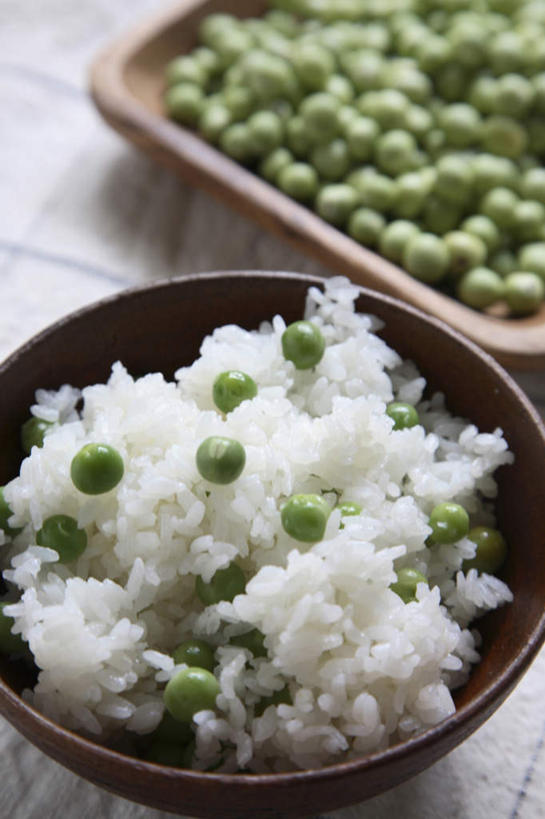 无人,餐厅,竖图,室内,特写,白天,正面,烹饪,植物,餐桌,桌子,蔬菜,餐具,朦胧,模糊,新鲜,陶瓷,豆类,豆子,豌豆,日本料理,料理,食品,陶瓷制品,菜肴,美食,食物,容器,碗,日式料理,日式,摄影,佳肴,有机食品,绿色食品,影棚,餐台,储藏,储存,雪豆,豆科,一碗,寒豆,毕豆,麻累,国豆,小寒豆,麦豌豆,进餐用具,烹调用具,彩图,影棚拍摄,拍摄,餐馆,饭店,饭馆,贮存