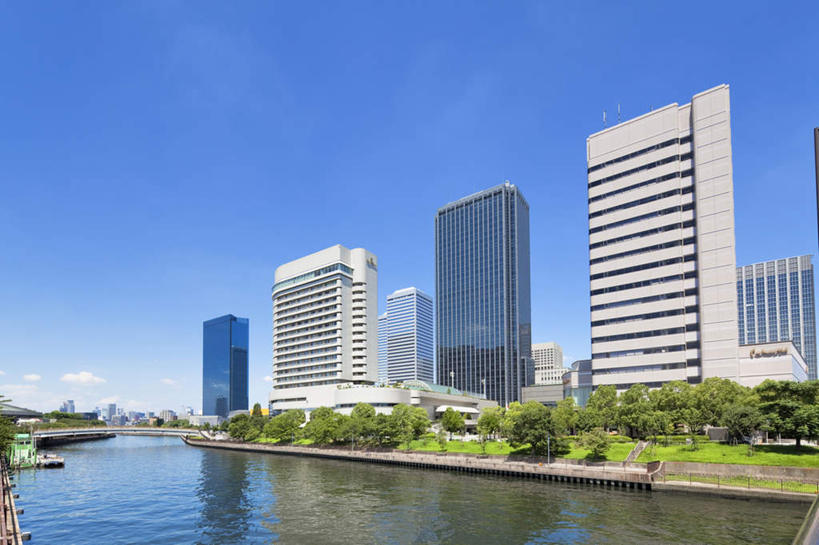 无人,高楼大厦,栏杆,横图,室外,白天,仰视,度假,草地,草坪,河流,美景,树林,水,天际线,植物,城市风光,城市,大厦,道路,建筑,路,摩天大楼,公路,日本,亚洲,许多,阴影,波纹,反射,影子,栅栏,河水,景观,篱笆,水流,围栏,交通,涟漪,娱乐,建设,护栏,草,树,树木,蓝色,绿色,倒影,蓝天,水纹,天空,自然,波浪,天,享受,休闲,景色,放松,大阪,生长,晴朗,成长,倒映,东亚,本州,万里无云,大阪府,本州岛,日本国,近畿地方,近畿,水晕,反照,晴空,晴空万里,马路,彩图,低角度拍摄,大楼,高层建筑,高楼,摩天楼