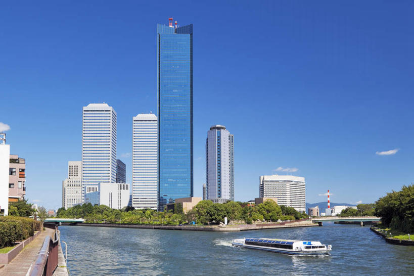 无人,高楼大厦,横图,室外,白天,仰视,度假,烟囱,河流,美景,树林,水,天际线,植物,城市风光,城市,大厦,建筑,摩天大楼,船,日本,亚洲,许多,阴影,波纹,飞溅,溅,反射,木板,液体,影子,河水,景观,水滴,水流,云,云朵,桥,游艇,木桥,云彩,娱乐,建设,栈桥,水珠,树,树木,蓝色,绿色,白云,蓝天,水纹,天空,自然,船尾波,交通工具,波浪,天,享受,休闲,景色,放松,大阪,生长,晴朗,成长,人行桥,木板桥,喷洒,载具,东亚,本州,大阪府,本州岛,日本国,近畿地方,近畿,晴空,彩图,低角度拍摄,大楼,高层建筑,高楼,摩天楼