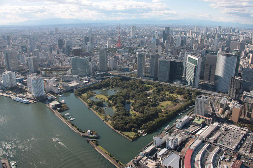 无人,高楼大厦,码头,横图,全景,俯视,航拍,室外,白天,度假,海浪,海洋,美景,树林,天际线,植物,城市风光,城市,大厦,道路,港口,建筑,路,轮船,摩天大楼,公路,船,汽车,东京,日本,亚洲,一座,阴影,光线,影子,景观,浪花,云,云朵,建筑群,交通,东京铁塔,云彩,娱乐,建设,车,树,树木,红色,蓝色,绿色,白云,蓝天,天空,阳光,自然,海水,交通工具,轿车,天,享受,休闲,景色,放松,生长,晴朗,成长,东京塔,鸟瞰,载具,海景,东亚,本州,关东地方,本州岛,日本国,东京都,日本电波塔,大海,风浪,海,海水的波动,近岸浪,涌浪,晴空,马路,彩图,高角度拍摄,摆渡口,埠头,大楼,渡口,渡头,港湾,高层建筑,高楼,海港,货运码头,口岸,摩天楼,商港