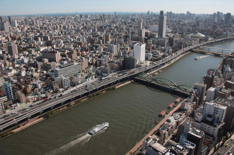 无人,高楼大厦,横图,全景,俯视,航拍,室外,白天,度假,河流,美景,水,天际线,植物,城市风光,城市,大桥,大厦,道路,建筑,立交桥,路,轮船,摩天大楼,桥梁,公路,船,汽车,东京,日本,亚洲,阴影,波纹,飞溅,溅,光线,液体,影子,河水,景观,水滴,水流,云,云朵,高架,建筑群,斜拉桥,桥,交通,云彩,娱乐,建设,车,水珠,树,树木,蓝色,绿色,白云,蓝天,水纹,天空,阳光,自然,船尾波,交通工具,轿车,波浪,天,享受,休闲,景色,放松,生长,晴朗,成长,鸟瞰,喷洒,载具,东亚,本州,关东地方,本州岛,日本国,东京都,隅田川,台东区,晴空,马路,彩图,高角度拍摄,大楼,高层建筑,高楼,摩天楼