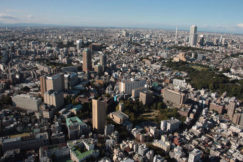 无人,学校,教学楼,操场,高楼大厦,横图,全景,俯视,航拍,室外,白天,度假,美景,树林,天际线,植物,城市风光,城市,大厦,道路,建筑,路,摩天大楼,公路,汽车,东京,日本,亚洲,阴影,光线,影子,景观,云,云朵,建筑群,跑道,交通,云彩,娱乐,建设,校园,车,树,树木,蓝色,绿色,白云,蓝天,天空,阳光,自然,交通工具,轿车,天,享受,休闲,教室,景色,放松,生长,晴朗,成长,鸟瞰,载具,东亚,本州,关东地方,本州岛,日本国,东京都,晴空,马路,彩图,高角度拍摄,大楼,高层建筑,高楼,教学大楼,摩天楼,文京区