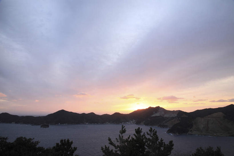 无人,横图,室外,白天,仰视,旅游,度假,日出,湖,湖泊,美景,山,山脉,水,太阳,大分县,日本,亚洲,阴影,光线,影子,湖面,景观,山峰,水流,水面,朝霞,晨曦,黎明,山峦,娱乐,蓝色,蓝天,天空,阳光,自然,湖水,群山,天,享受,休闲,景色,放松,晴朗,自然风光,东亚,万里无云,日本国,九州本岛,九州,九州岛,九州地方,大分,朝阳,晴空,晴空万里,彩图,低角度拍摄,破晓