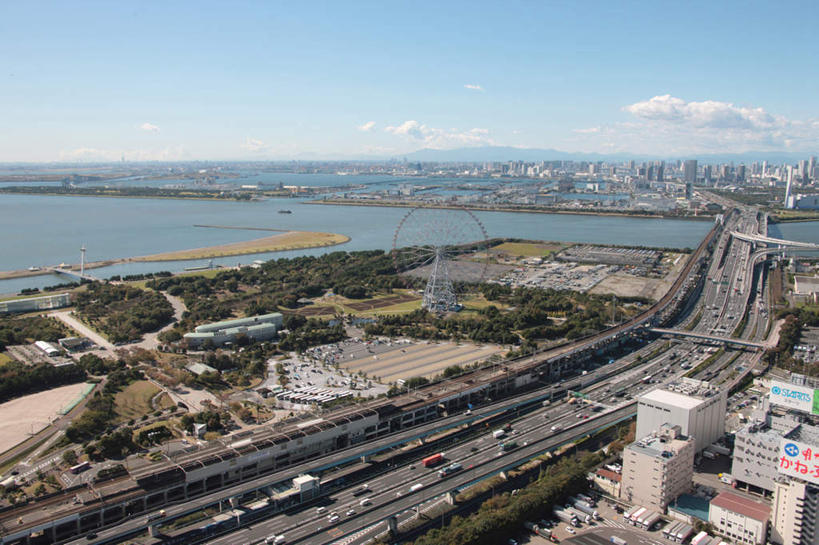 无人,家,横图,全景,俯视,航拍,室外,白天,旅游,度假,草地,草坪,海浪,海洋,美景,树林,天际线,植物,别墅,城市风光,城市,大桥,道路,建筑,立交桥,路,桥梁,公路,东京,日本,亚洲,阴影,光线,影子,房屋,屋子,地平线,景观,浪花,云,云朵,高架,公寓,建筑群,摩天轮,桥,辽阔,地面,交通,云彩,娱乐,建设,洋房,楼房,住宅,草,树,树木,蓝色,绿色,白云,蓝天,天空,阳光,自然,海水,天,享受,休闲,景色,放松,生长,晴朗,成长,一望无际,鸟瞰,延伸,海景,东亚,本州,关东地方,本州岛,日本国,东京都,天地相交,大海,海,海水的波动,晴空,马路,彩图,高角度拍摄,房子