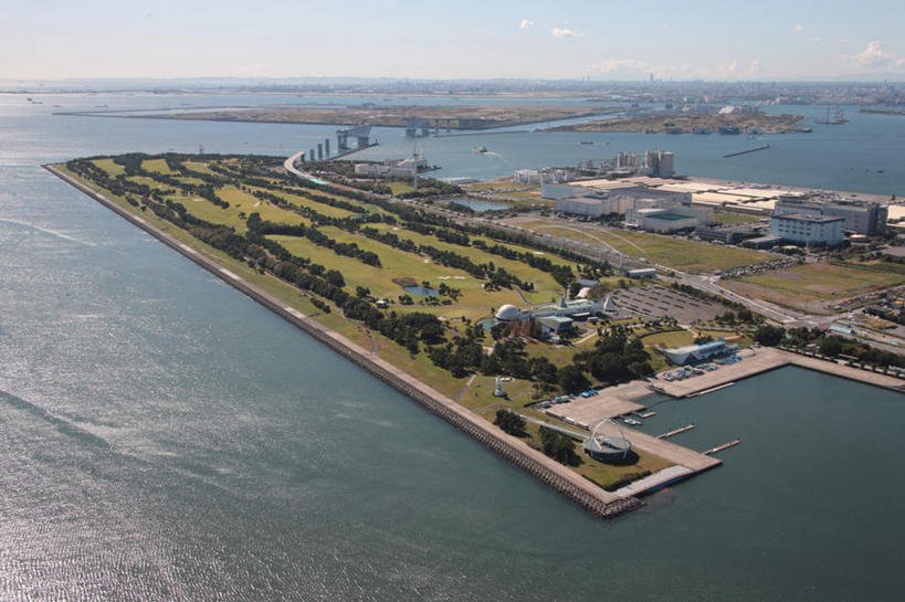 无人,家,横图,全景,俯视,航拍,室外,白天,旅游,度假,草地,草坪,海浪,海洋,美景,树林,天际线,植物,别墅,城市风光,城市,大桥,道路,建筑,立交桥,路,桥梁,公路,东京,日本,亚洲,阴影,光线,影子,房屋,屋子,景观,浪花,水平线,云,云朵,高架,公寓,建筑群,摩天轮,桥,辽阔,交通,海平线,江东区,云彩,娱乐,建设,洋房,楼房,住宅,草,树,树木,蓝色,绿色,白云,蓝天,天空,阳光,自然,海水,天,享受,休闲,广阔,景色,放松,生长,晴朗,成长,一望无际,鸟瞰,海景,东亚,本州,关东地方,本州岛,日本国,东京都,无边无际,一马平川,大海,海,海水的波动,晴空,马路,彩图,高角度拍摄,房子,水天相接,水天一线