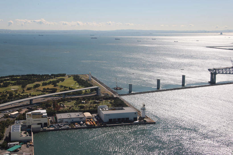 无人,家,横图,全景,俯视,航拍,室外,白天,旅游,度假,草地,草坪,海浪,海洋,美景,树林,天际线,植物,别墅,城市风光,城市,大桥,道路,建筑,立交桥,路,桥梁,公路,东京,日本,亚洲,阴影,光线,影子,房屋,屋子,景观,浪花,水平线,云,云朵,高架,公寓,建筑群,摩天轮,桥,辽阔,交通,海平线,江东区,云彩,娱乐,建设,洋房,楼房,住宅,草,树,树木,蓝色,绿色,白云,蓝天,天空,阳光,自然,海水,天,享受,休闲,广阔,景色,放松,生长,晴朗,成长,一望无际,鸟瞰,海景,东亚,本州,关东地方,本州岛,日本国,东京都,无边无际,一马平川,大海,海,海水的波动,晴空,马路,彩图,高角度拍摄,房子,水天相接,水天一线