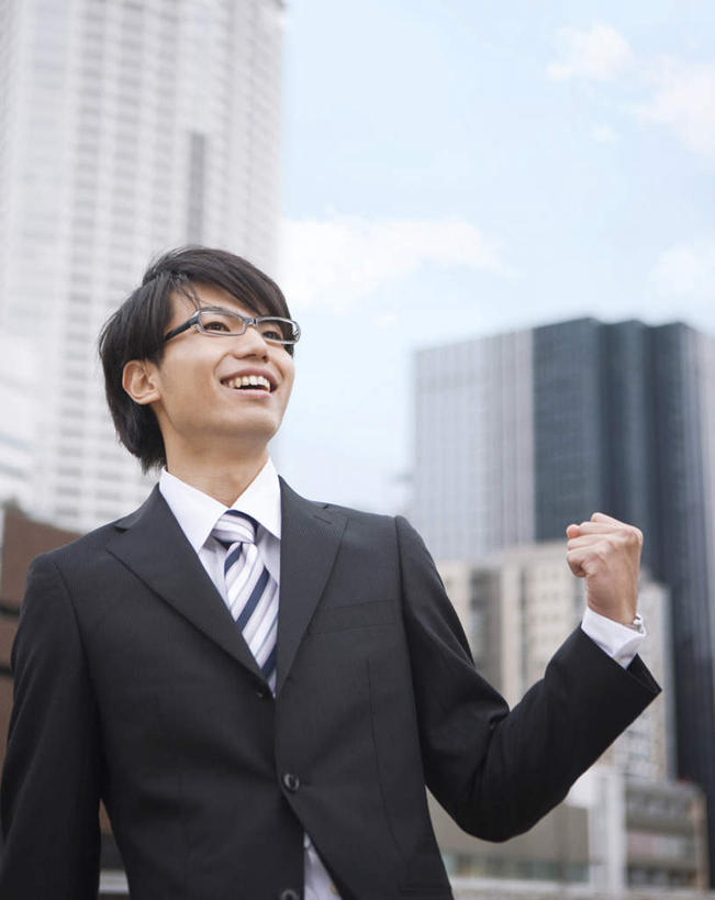 东方人,一个人,商务人士,商务男性,高楼大厦,站,笑,微笑,露齿笑,竖图,室外,白天,仰视,衬衫,度假,美景,城市风光,标志建筑,城市,大厦,地标,建筑,摩天大楼,日本,亚洲,仅一个男性,仅一个人,握,阴影,套装,朦胧,模糊,光线,眼镜,影子,景观,云,云朵,云彩,注视,黄种人,娱乐,鼓励,建设,仅一个年轻男性,蓝色,白云,蓝天,天空,阳光,天,观察,加油,看,手势,握拳,站着,享受,休闲,景色,放松,打气,握着,晴朗,观看,察看,关注,鼓舞,商务装,近视眼镜,工薪阶层,东亚,日本国,男人,男性,年轻男性,亚洲人,白领,上班族,晴空,站立,半身,彩图,低角度拍摄,衬衣,大楼,高层建筑,高楼,摩天楼