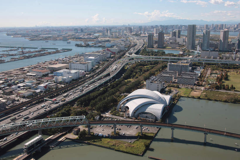 无人,体育馆,高楼大厦,运动场,横图,俯视,航拍,室外,白天,度假,草地,草坪,美景,植物,城市风光,标志建筑,城市,大桥,大厦,地标,建筑,立交桥,路,摩天大楼,桥梁,铁路,东京,日本,亚洲,阴影,光线,影子,地平线,景观,云,云朵,高架,桥,辽阔,地面,轨道,交通,铁轨,江东区,云彩,娱乐,建设,体育场,草,蓝色,绿色,白云,蓝天,天空,阳光,天,享受,休闲,景色,放松,运输,晴朗,一望无际,鸟瞰,延伸,东亚,本州,关东地方,本州岛,日本国,东京都,天地相交,运动馆,晴空,彩图,高角度拍摄,大楼,高层建筑,高楼,摩天楼