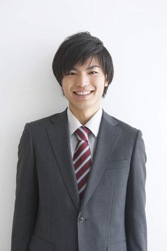 东方人,一个人,商务人士,商务男性,站,笑,微笑,露齿笑,竖图,室内,白天,白色背景,正面,衬衫,亚洲,仅一个男性,仅一个人,阴影,套装,朦胧,模糊,反射,影子,注视,黄种人,仅一个年轻男性,黑色,观察,看,靠,靠着,站着,摄影,影棚,观看,察看,关注,商务装,工薪阶层,男人,男性,年轻男性,亚洲人,白领,上班族,站立,半身,彩图,影棚拍摄,衬衣,拍摄