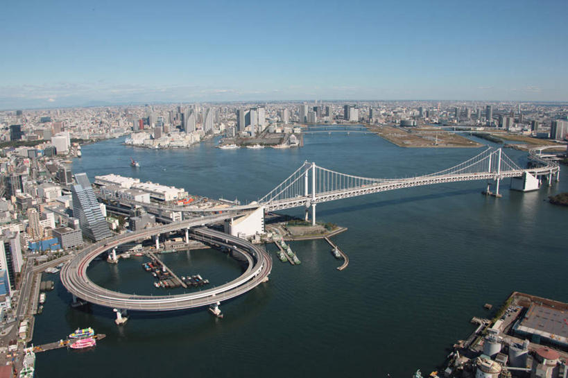 无人,高楼大厦,横图,全景,俯视,航拍,室外,白天,度假,草地,草坪,海洋,美景,树林,天际线,植物,城市风光,城市,大桥,大厦,建筑,立交桥,路,摩天大楼,桥梁,东京,日本,亚洲,阴影,光线,影子,地平线,景观,云,云朵,高架,斜拉桥,桥,地面,交通,云彩,娱乐,建设,草,树,树木,蓝色,绿色,白云,蓝天,天空,阳光,自然,海水,天,享受,休闲,景色,放松,运输,生长,晴朗,成长,鸟瞰,海景,东亚,本州,关东地方,本州岛,日本国,东京都,县厅,港区,东京市,大海,海,晴空,彩图,高角度拍摄,大楼,高层建筑,高楼,摩天楼