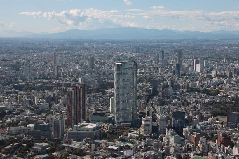 高楼大厦,横图,全景,俯视,航拍,室外,白天,正面,度假,美景,山,山脉,天际线,城市风光,标志建筑,城市,大厦,地标,建筑,摩天大楼,东京,日本,亚洲,阴影,光线,影子,景观,山峰,云,云朵,山峦,云彩,娱乐,建设,蓝色,白云,蓝天,天空,阳光,群山,天,享受,休闲,景色,放松,晴朗,鸟瞰,东亚,本州,关东地方,本州岛,日本国,东京都,县厅,港区,东京市,晴空,彩图,高角度拍摄,大楼,高层建筑,高楼,摩天楼