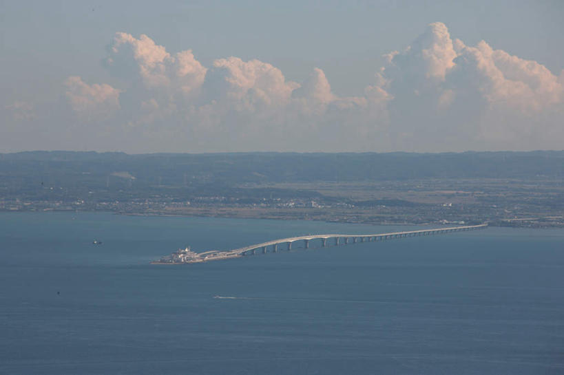 无人,横图,全景,俯视,航拍,室外,白天,旅游,度假,海洋,美景,山,山脉,天际线,大桥,立交桥,桥梁,日本,亚洲,阴影,光线,影子,景观,山峰,云,云朵,高架,斜拉桥,桥,山峦,千叶县,云彩,娱乐,蓝色,白云,蓝天,天空,阳光,自然,海水,群山,天,享受,休闲,景色,放松,鸟瞰,自然风光,海景,东亚,本州,关东地方,本州岛,日本国,千叶,大海,海,彩图,高角度拍摄