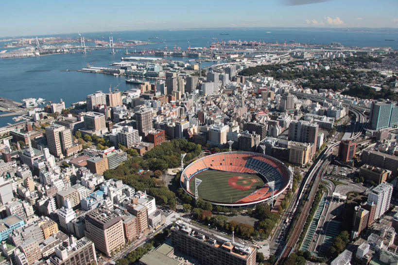 无人,体育馆,家,高楼大厦,码头,运动场,横图,全景,俯视,航拍,室外,白天,度假,草地,草坪,海浪,海洋,美景,山,山脉,树林,天际线,植物,城市风光,城市,大桥,大厦,道路,港口,立交桥,路,摩天大楼,桥梁,公路,神奈川,日本,亚洲,阴影,光线,影子,房屋,屋子,景观,浪花,山峰,水平线,云,云朵,高架,斜拉桥,桥,辽阔,交通,海平线,山峦,横滨,横滨市,神奈川县,云彩,娱乐,体育场,楼房,住宅,草,树,树木,蓝色,绿色,白云,蓝天,天空,阳光,自然,海水,群山,天,享受,休闲,广阔,景色,放松,生长,成长,一望无际,鸟瞰,海景,东亚,本州,首府,关东地方,本州岛,日本国,运动馆,无边无际,一马平川,大海,风浪,海,海水的波动,近岸浪,涌浪,马路,彩图,高角度拍摄,房子,摆渡口,埠头,大楼,渡口,渡头,港湾,高层建筑,高楼,海港,货运码头,口岸,摩天楼,商港,水天相接,水天一线