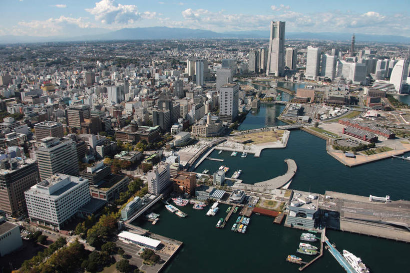 无人,家,高楼大厦,横图,全景,俯视,航拍,室外,白天,度假,草地,草坪,海浪,海洋,美景,山,山脉,树林,天际线,植物,城市风光,城市,大厦,道路,路,摩天大楼,公路,神奈川,日本,亚洲,阴影,光线,影子,房屋,屋子,景观,浪花,山峰,云,云朵,交通,山峦,横滨,横滨市,神奈川县,云彩,娱乐,楼房,住宅,草,树,树木,蓝色,绿色,白云,蓝天,天空,阳光,自然,海水,群山,天,享受,休闲,景色,放松,生长,成长,鸟瞰,海景,东亚,本州,首府,关东地方,本州岛,日本国,大海,风浪,海,海水的波动,近岸浪,涌浪,马路,彩图,高角度拍摄,房子,大楼,高层建筑,高楼,摩天楼