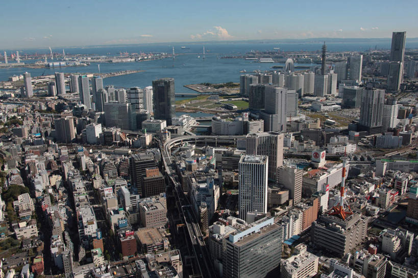 无人,家,高楼大厦,横图,全景,俯视,航拍,室外,白天,度假,草地,草坪,海浪,海洋,美景,山,山脉,树林,天际线,植物,城市风光,城市,大桥,大厦,道路,立交桥,路,摩天大楼,桥梁,公路,神奈川,日本,亚洲,阴影,光线,影子,房屋,屋子,景观,浪花,山峰,水平线,云,云朵,高架,斜拉桥,桥,辽阔,交通,海平线,山峦,横滨,横滨市,神奈川县,云彩,娱乐,楼房,住宅,草,树,树木,蓝色,绿色,白云,蓝天,天空,阳光,自然,海水,群山,天,享受,休闲,广阔,景色,放松,生长,成长,一望无际,鸟瞰,海景,东亚,本州,首府,关东地方,本州岛,日本国,无边无际,一马平川,大海,风浪,海,海水的波动,近岸浪,涌浪,马路,彩图,高角度拍摄,房子,大楼,高层建筑,高楼,摩天楼,水天相接,水天一线