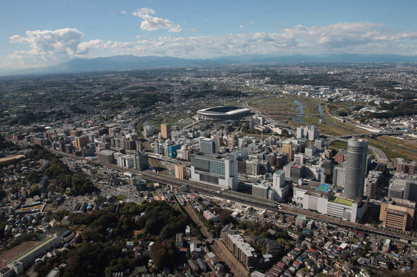 无人,体育馆,家,高楼大厦,运动场,横图,全景,俯视,航拍,室外,白天,度假,草地,草坪,湖,湖泊,美景,山,山脉,树林,水,天际线,植物,城市风光,城市,大桥,大厦,道路,建筑,立交桥,路,摩天大楼,桥梁,公路,神奈川,日本,亚洲,阴影,光线,影子,房屋,屋子,地平线,湖面,景观,山峰,水流,水面,云,云朵,高架,斜拉桥,桥,辽阔,地面,交通,山峦,横滨,横滨市,神奈川县,云彩,娱乐,体育场,楼房,住宅,草,树,树木,蓝色,绿色,白云,蓝天,天空,阳光,自然,湖水,群山,天,享受,休闲,广阔,景色,放松,生长,成长,一望无际,鸟瞰,延伸,东亚,本州,首府,关东地方,本州岛,日本国,天地相交,运动馆,无边无际,一马平川,日产体育场,马路,彩图,高角度拍摄,房子,大楼,高层建筑,高楼,摩天楼