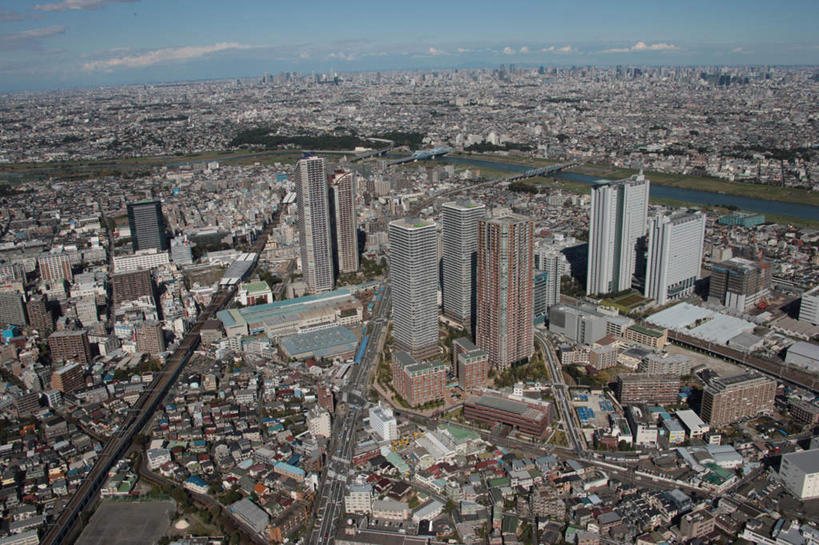 无人,家,高楼大厦,横图,全景,俯视,航拍,室外,白天,度假,草地,草坪,河流,美景,山,山脉,树林,水,天际线,植物,城市风光,城市,大桥,大厦,道路,建筑,立交桥,路,摩天大楼,桥梁,公路,车站,神奈川,日本,亚洲,阴影,光线,影子,房屋,屋子,河水,景观,山峰,水流,云,云朵,高架,斜拉桥,桥,交通,山峦,神奈川县,云彩,娱乐,楼房,住宅,草,树,树木,蓝色,绿色,白云,蓝天,天空,阳光,自然,群山,天,享受,休闲,景色,放松,生长,成长,鸟瞰,东亚,本州,川崎,关东地方,本州岛,日本国,马路,彩图,高角度拍摄,房子,大楼,高层建筑,高楼,摩天楼