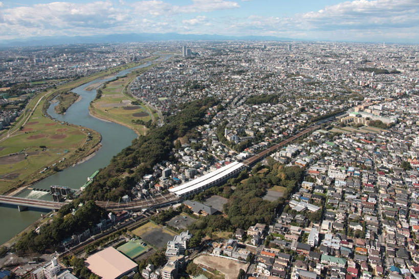 无人,家,高楼大厦,横图,全景,俯视,航拍,室外,白天,度假,草地,草坪,河流,美景,山,山脉,树林,水,天际线,植物,城市风光,城市,大桥,大厦,道路,建筑,立交桥,路,摩天大楼,桥梁,公路,车站,东京,日本,亚洲,阴影,光线,影子,房屋,屋子,地平线,河水,景观,山峰,水流,云,云朵,高架,斜拉桥,桥,辽阔,地面,交通,山峦,云彩,娱乐,楼房,住宅,草,树,树木,蓝色,绿色,白云,蓝天,天空,阳光,自然,群山,天,享受,休闲,广阔,景色,放松,生长,成长,一望无际,鸟瞰,延伸,东亚,本州,关东地方,本州岛,日本国,东京都,天地相交,无边无际,一马平川,太田区,马路,彩图,高角度拍摄,房子,大楼,高层建筑,高楼,摩天楼