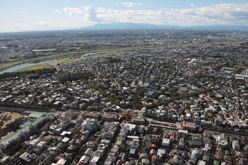 无人,家,横图,全景,俯视,航拍,室外,白天,度假,草地,草坪,河流,美景,山,山脉,树林,水,天际线,植物,城市风光,城市,道路,路,公路,东京,日本,亚洲,阴影,光线,影子,房屋,屋子,地平线,河水,景观,山峰,水流,云,云朵,辽阔,地面,交通,山峦,云彩,娱乐,楼房,住宅,草,树,树木,蓝色,绿色,白云,蓝天,天空,阳光,自然,群山,天,享受,休闲,广阔,景色,放松,生长,成长,一望无际,鸟瞰,延伸,东亚,本州,关东地方,本州岛,日本国,东京都,天地相交,无边无际,一马平川,太田区,马路,彩图,高角度拍摄,房子