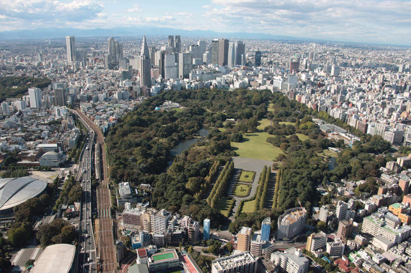 无人,家,高楼大厦,横图,全景,俯视,航拍,室外,白天,度假,草地,草坪,湖,湖泊,美景,山,山脉,树林,水,天际线,植物,城市风光,城市,大厦,道路,建筑,路,摩天大楼,公路,东京,日本,阴影,光线,影子,房屋,屋子,地平线,湖面,景观,山峰,水流,水面,云,云朵,辽阔,地面,交通,山峦,新宿,云彩,娱乐,楼房,住宅,草,树,树木,蓝色,绿色,白云,蓝天,天空,阳光,自然,湖水,群山,天,享受,休闲,广阔,景色,放松,生长,成长,一望无际,鸟瞰,延伸,东亚,本州,关东地方,本州岛,日本国,东京都,新宿区,天地相交,县厅,东京市,无边无际,一马平川,千太谷,马路,彩图,高角度拍摄,房子,大楼,高层建筑,高楼,摩天楼