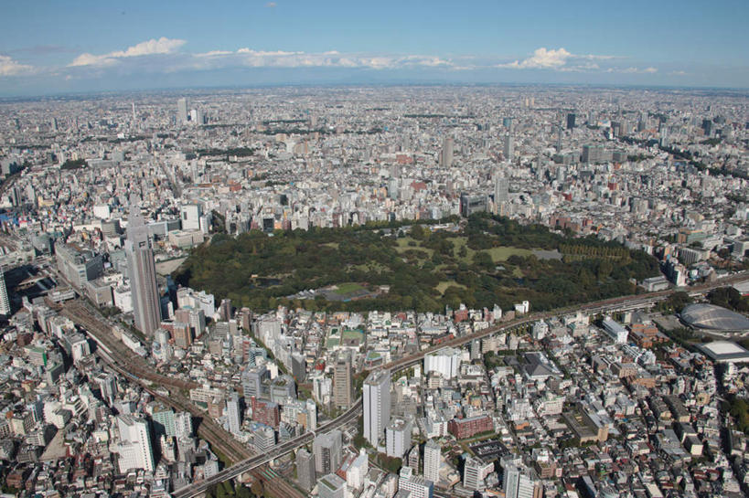 无人,家,高楼大厦,横图,全景,俯视,航拍,室外,白天,度假,草地,草坪,湖,湖泊,美景,山,山脉,树林,水,天际线,植物,城市风光,城市,大厦,道路,建筑,路,摩天大楼,公路,东京,日本,阴影,光线,影子,房屋,屋子,地平线,湖面,景观,山峰,水流,水面,云,云朵,辽阔,地面,交通,山峦,新宿,云彩,娱乐,楼房,住宅,草,树,树木,蓝色,绿色,白云,蓝天,天空,阳光,自然,湖水,群山,天,享受,休闲,广阔,景色,放松,生长,成长,一望无际,鸟瞰,延伸,东亚,本州,关东地方,本州岛,日本国,东京都,新宿区,天地相交,县厅,东京市,无边无际,一马平川,马路,彩图,高角度拍摄,房子,大楼,高层建筑,高楼,摩天楼