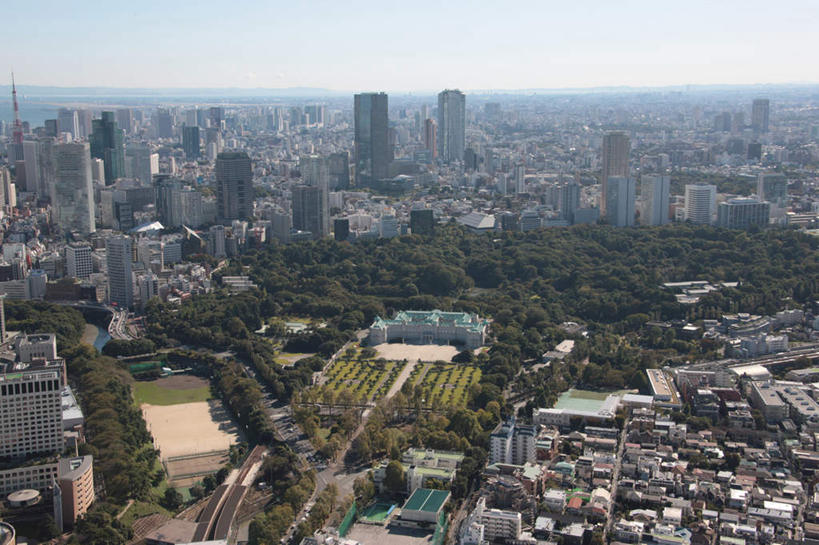 无人,家,高楼大厦,横图,全景,俯视,航拍,室外,白天,度假,草地,草坪,美景,山,山脉,树林,天际线,植物,城市风光,城市,大厦,道路,建筑,路,摩天大楼,公路,东京,日本,阴影,光线,影子,房屋,屋子,景观,山峰,云,云朵,交通,山峦,云彩,娱乐,楼房,住宅,草,树,树木,蓝色,绿色,白云,蓝天,天空,阳光,自然,群山,天,享受,休闲,景色,放松,千代田区,生长,成长,鸟瞰,东亚,本州,关东地方,本州岛,日本国,东京都,县厅,东京市,马路,彩图,高角度拍摄,房子,大楼,高层建筑,高楼,摩天楼