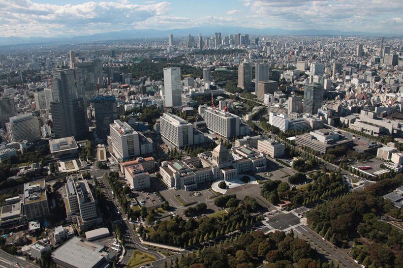 无人,家,高楼大厦,横图,全景,俯视,航拍,室外,白天,度假,草地,草坪,湖,湖泊,美景,山,山脉,树林,水,天际线,植物,城市风光,城市,大厦,道路,路,摩天大楼,公路,东京,日本,阴影,光线,影子,房屋,屋子,湖面,景观,山峰,水流,水面,云,云朵,交通,山峦,云彩,娱乐,楼房,住宅,草,树,树木,蓝色,绿色,白云,蓝天,天空,阳光,自然,湖水,群山,天,享受,休闲,景色,放松,生长,成长,鸟瞰,东亚,本州,关东地方,本州岛,日本国,东京都,县厅,东京市,千代田,马路,彩图,高角度拍摄,房子,大楼,高层建筑,高楼,摩天楼