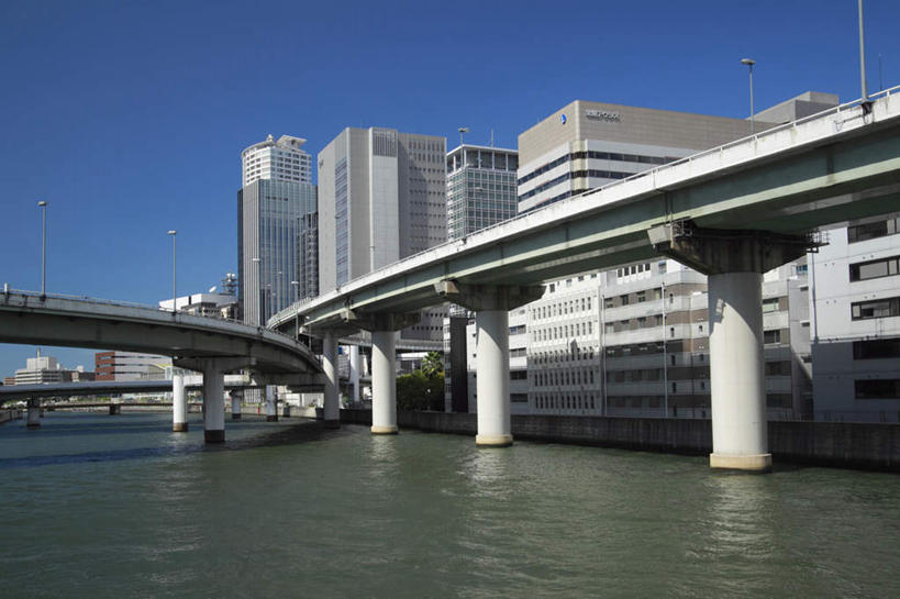 无人,公园,高楼大厦,横图,室外,白天,仰视,度假,湖,湖泊,美景,树林,水,植物,城市风光,城市,大桥,大厦,建筑,立交桥,路灯,摩天大楼,桥梁,照明,日本,亚洲,阴影,光线,影子,湖面,景观,水流,水面,高架,建筑群,斜拉桥,桥,灯光,娱乐,建设,灯,树,树木,蓝色,绿色,蓝天,天空,自然,湖水,天,享受,休闲,景色,放松,大阪,生长,成长,照亮,照明设备,东亚,本州,大阪府,本州岛,日本国,近畿地方,近畿,中之岛,县厅,大阪市,中之岛公园,彩图,低角度拍摄,大楼,高层建筑,高楼,摩天楼