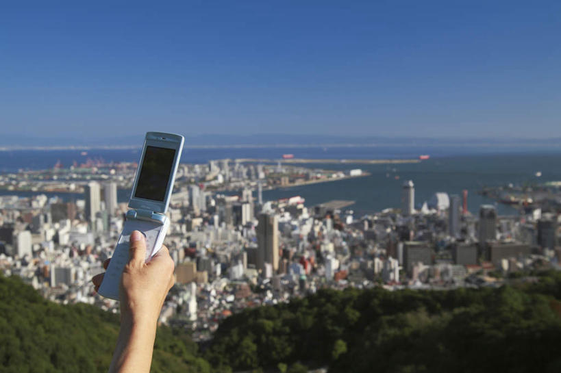 东方人,一个人,高楼大厦,打电话,横图,俯视,室外,特写,白天,海浪,海洋,山,山脉,树林,植物,大厦,建筑,摩天大楼,电话,手机,日本,亚洲,仅一个男性,仅一个人,敲打,朦胧,模糊,浪花,山峰,水平线,辽阔,海平线,山峦,拿,拿着,黄种人,输入,通讯设备,树,树木,仅一个年轻男性,一个,蓝色,绿色,白色,蓝天,天空,自然,海水,群山,天,打字,广阔,生长,单个,成长,一望无际,点击,敲击,海景,东亚,本州,本州岛,日本国,近畿地方,近畿,兵库,兵库县,无边无际,一马平川,交流,按键,男人,男性,年轻男性,亚洲人,大海,风浪,海,海水的波动,近岸浪,涌浪,沟通,通话,半身,彩图,高角度拍摄,大楼,高层建筑,高楼,摩天楼,水天相接,水天一线