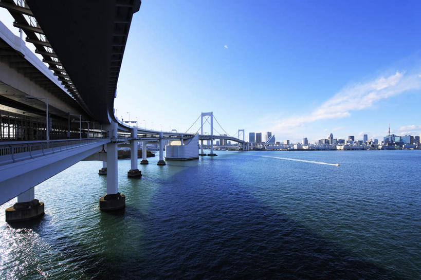 无人,高楼大厦,横图,全景,室外,白天,仰视,度假,河流,美景,水,天际线,城市风光,城市,大厦,建筑,摩天大楼,船,东京,日本,亚洲,一艘,阴影,波纹,飞溅,溅,光线,液体,影子,河水,景观,水滴,水流,云,云朵,建筑群,游艇,彩虹大桥,云彩,娱乐,建设,水珠,蓝色,白云,蓝天,水纹,天空,阳光,船尾波,交通工具,波浪,天,享受,休闲,景色,放松,喷洒,载具,东亚,本州,关东地方,本州岛,日本国,东京都,日本彩虹大桥,彩图,低角度拍摄,大楼,高层建筑,高楼,摩天楼