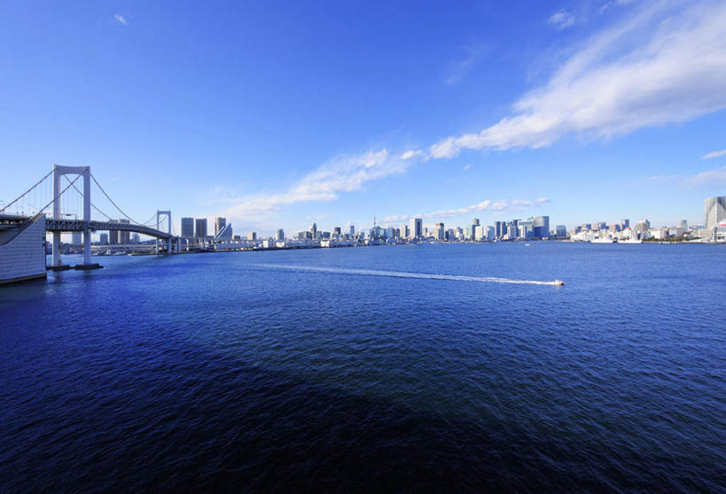 无人,高楼大厦,横图,全景,室外,白天,正面,度假,河流,美景,水,天际线,城市风光,城市,大厦,建筑,摩天大楼,船,东京,日本,亚洲,一艘,阴影,波纹,飞溅,溅,光线,液体,影子,河水,景观,水滴,水流,云,云朵,建筑群,游艇,彩虹大桥,云彩,娱乐,建设,水珠,蓝色,白云,蓝天,水纹,天空,阳光,船尾波,交通工具,波浪,天,享受,休闲,景色,放松,喷洒,载具,东亚,本州,关东地方,本州岛,日本国,东京都,日本彩虹大桥,彩图,大楼,高层建筑,高楼,摩天楼