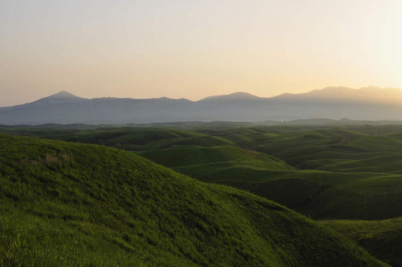 无人,横图,俯视,室外,白天,旅游,度假,日出,美景,山,山脉,树林,太阳,植物,雾,日本,亚洲,阴影,朦胧,模糊,光线,影子,景观,山峰,朝霞,晨曦,黎明,山峦,娱乐,树,树木,绿色,天空,阳光,自然,群山,天,享受,休闲,景色,放松,生长,成长,迷雾,自然风光,东亚,日本国,九州本岛,九州,九州岛,九州地方,熊本,熊本县,朝阳,大雾,彩图,高角度拍摄,破晓